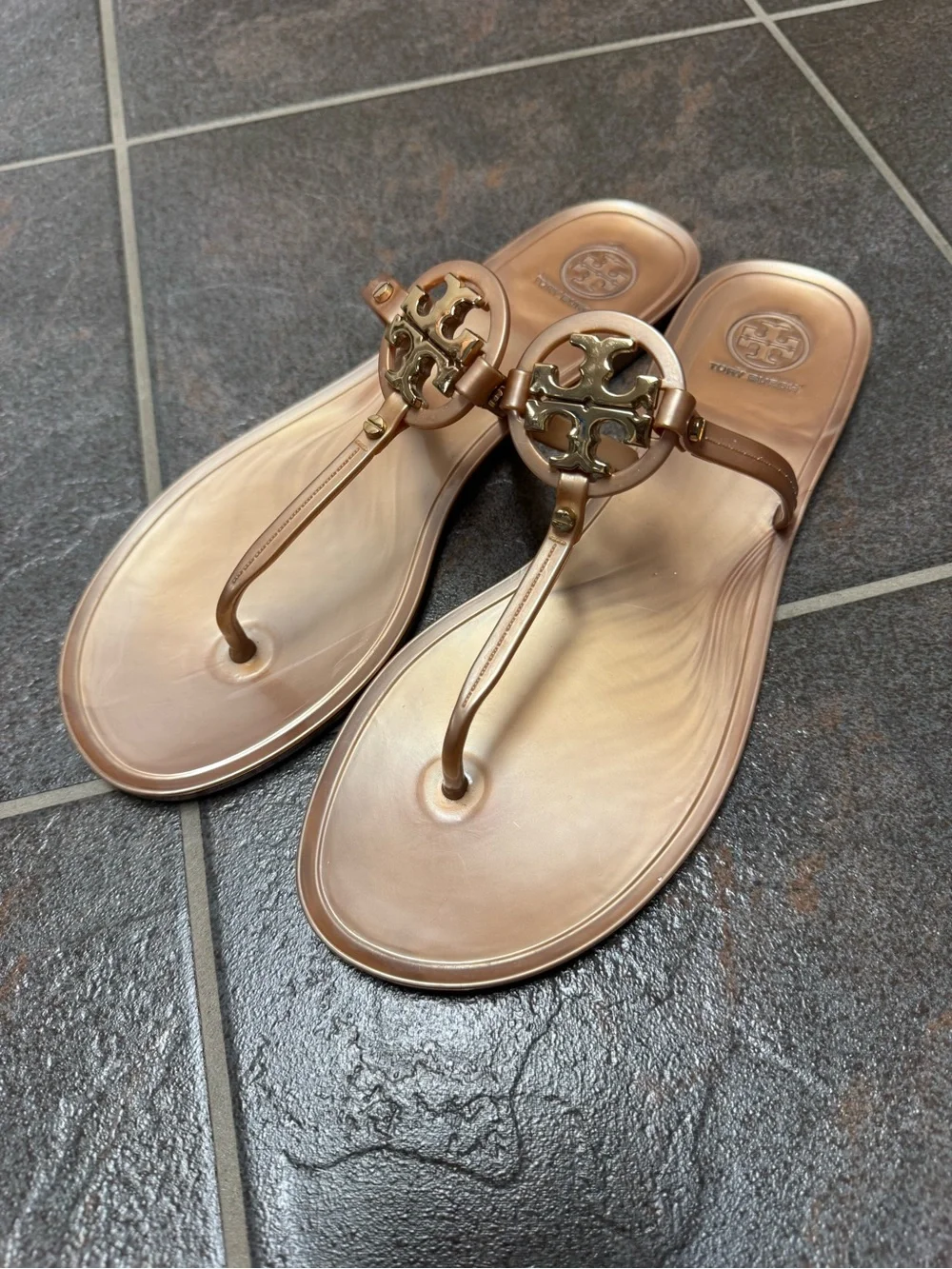 Tory Burch TB Mini Miller Metallic Logo Jelly Thong Slip On Sandals Rose Gold 10